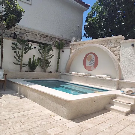 Moon Alacati מלון *