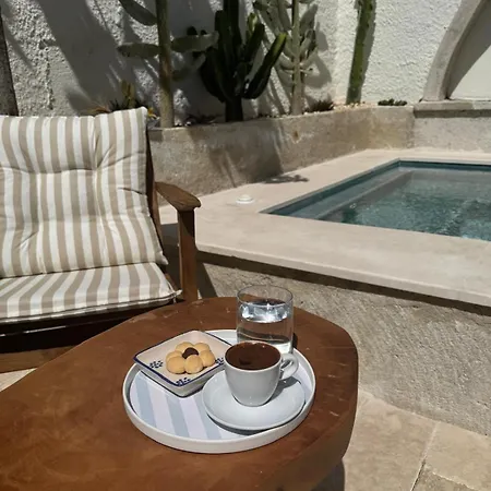 Moon Alacati Готель