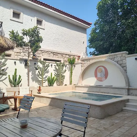 Moon Alacati Готель