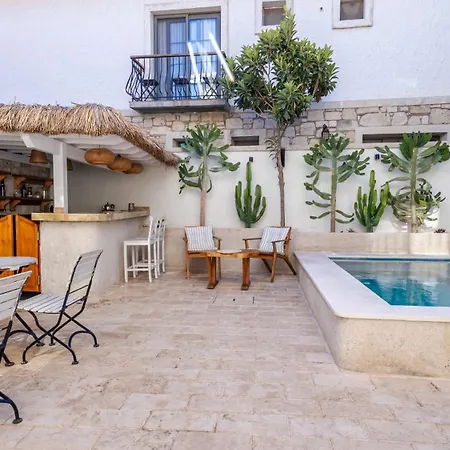 Moon Alacati Чешме