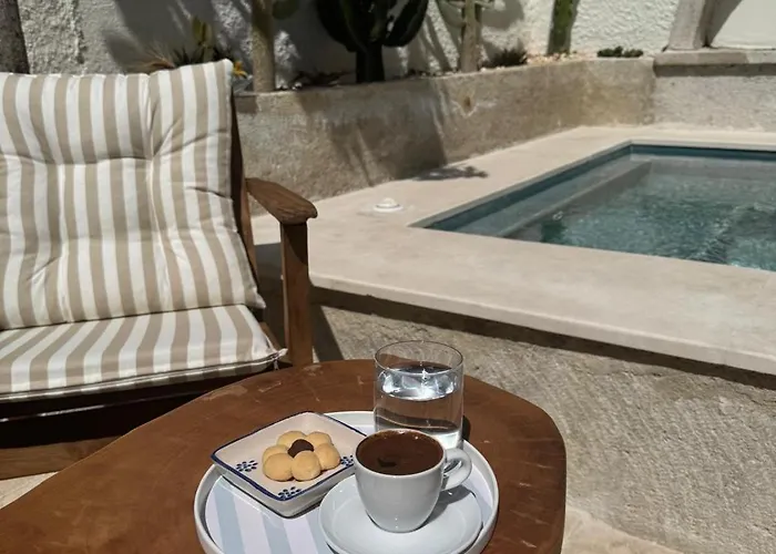 Moon Alacati Готель