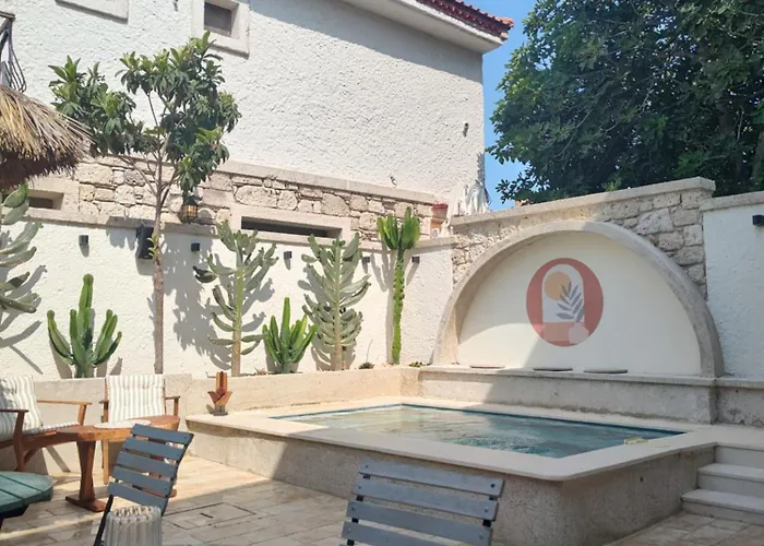 Moon Alacati Готель