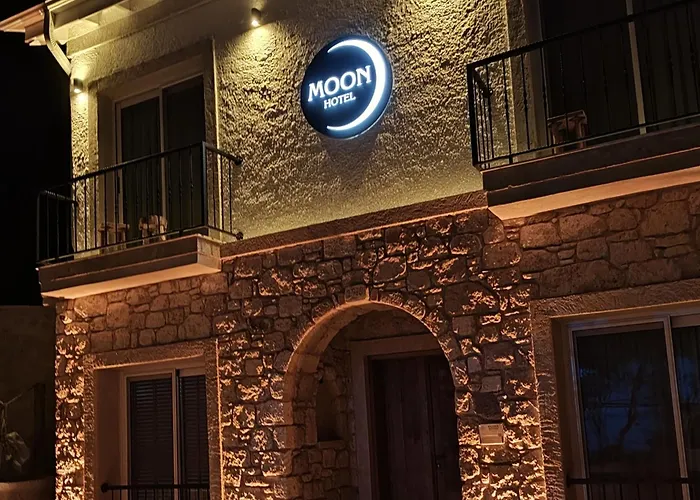 Moon Alacati Готель